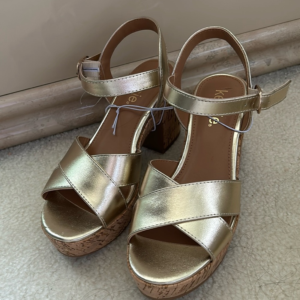 NEW Kensie sandals. Perfect for the summer!